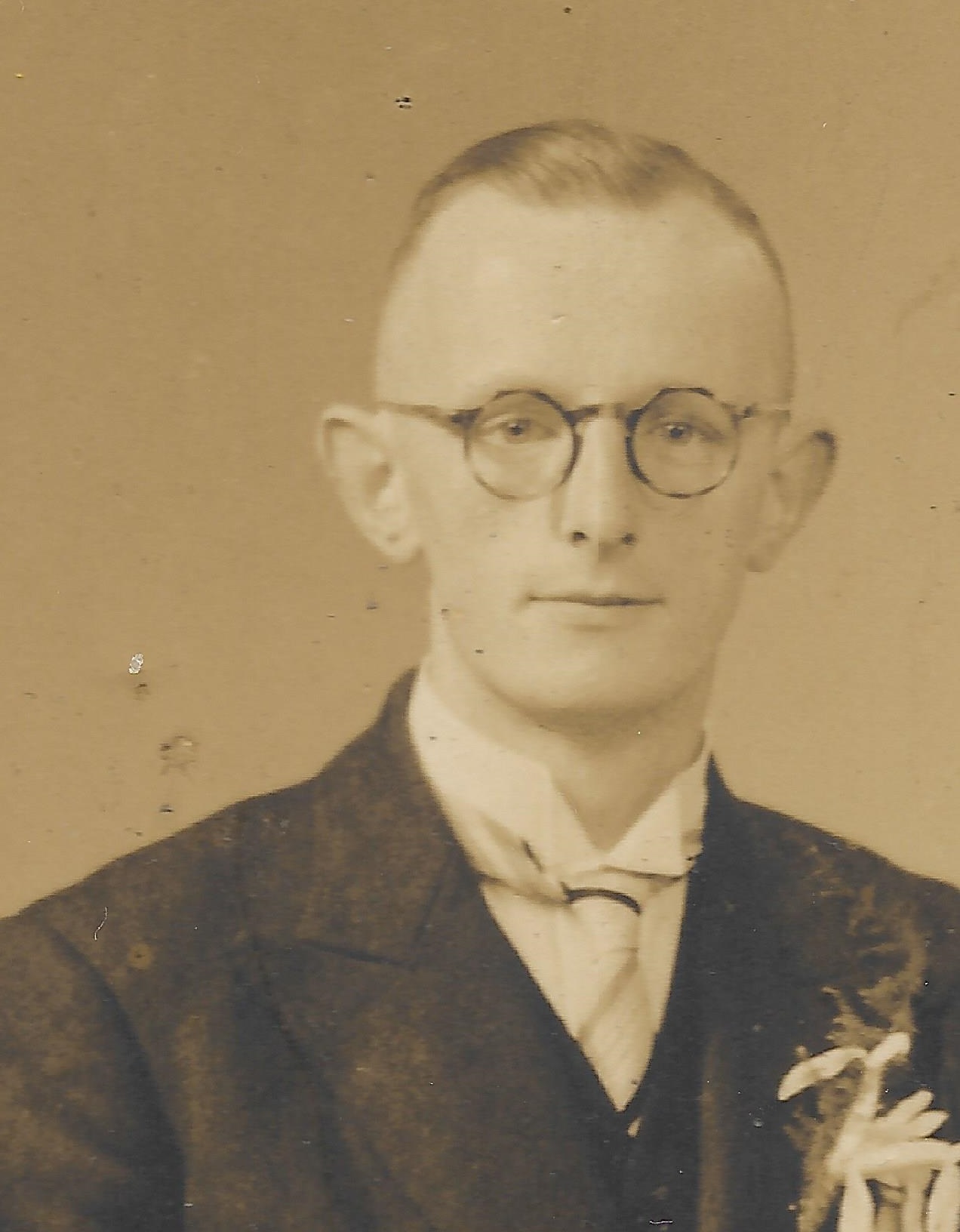 Klik voor foto in apart venster gerardus_christaan_van_den_berg_1942.jpg